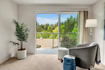 The large sliding door to the deck and window to the left (un-seen here) let in lots of natural light.
