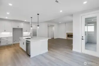 2532 Acer Loop SE ~ Ready Now