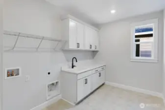 2532 Acer Loop SE ~ Ready Now