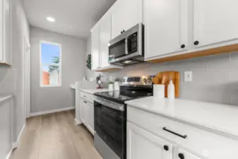 Photographs are for illustrative purposes only. Features, finishes, interior/exterior colors, landscaping and floorplan shown may vary from actual homes built.