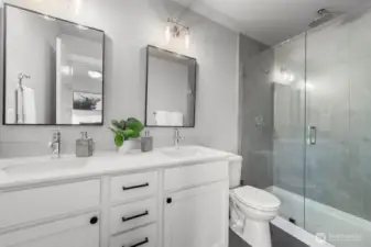 Photographs are for illustrative purposes only. Features, finishes, interior/exterior colors, landscaping and floorplan shown may vary from actual homes built.