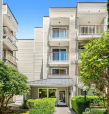 Wonderful HOA and amazing location.