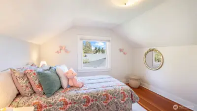 Upstairs bedroom 2