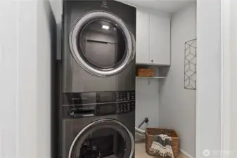 Newer Full size Washer Dryer Dedicated LaundryRm