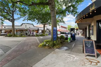 Charming Downtown Edmonds Just around the corner