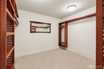 Grand walk in closet