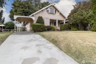 driveway parking with single car covered carport