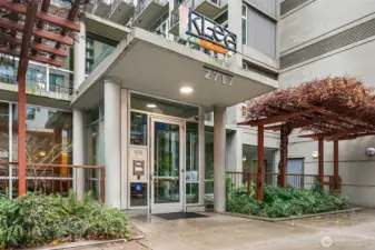 Top floor corner unit at the desirable Klee building!