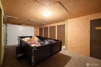 spacous 1 car with share storage closets and bins