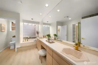 Primary 5 piece en-suite
