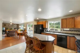 Kitchen, Breakfast Bar and Eating Area