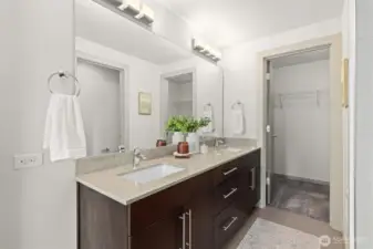 Double vanity in primary bathroom