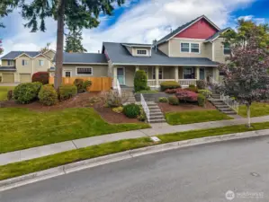 End unit popular Bay Colony, 1-level condo unit.