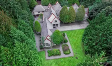 Gated Property in Redmond