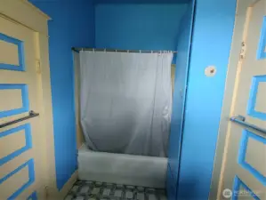 Main level full bath located between bedroom and kitchen
