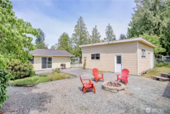 Back yard is private with and easy to maintain. Access to the shop and kitchen.