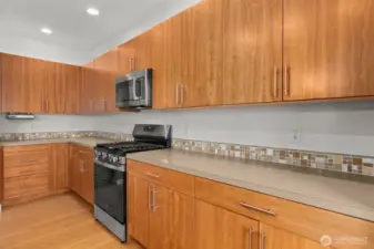 Loads of counter space!