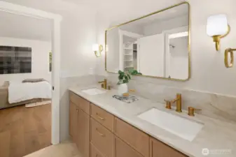 "Jack & Jill" full bath, top floor