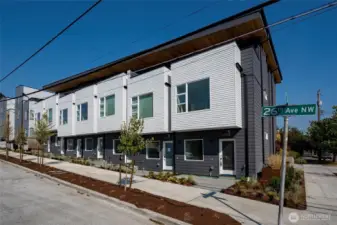 Quick stroll to Ballard scene for coffee/restaurants and shopping too.