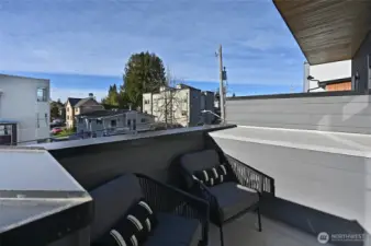 And easy bike routes to downtown Seattle and South Lake Union.