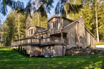 Welcome home to 23941 Bassett Rd in Sedro-Woolley!