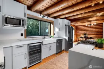 Stainless appliances throughout, keep your beverage of choice cold!