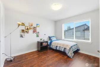 The versatile second bedroom with its own  bathroom is ideal for guests, roommates  or as a flexible room.