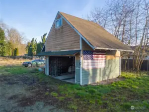 Detached garage