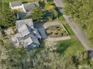 Custom-built home, located in the Historic Oysterville District with views and access to the pristine Willapa Bay. This 4 bedroom 2464 square foot home is set up with a main floor living on 5 separate tax lots equaling 3.9 acres.