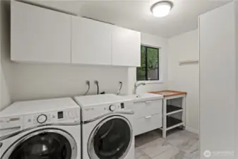 Large laundry room with sink & storage