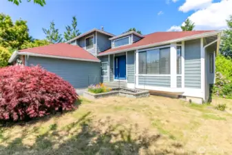 4-bedroom tri-level home, 1,910 sf