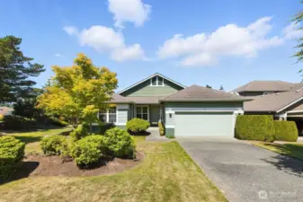 Beautiful all-one-living elegant home in highly desirable Teal Lake Village!