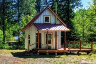 Immaculate tiny home 20 min to Steven's Pass!