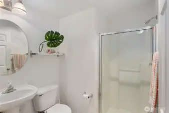 Upstairs 2nd bath