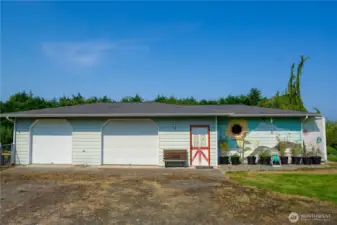 Detached Garage & Apartment