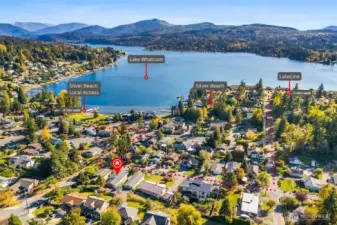 2 Blocks to local swimming beach, w/ trail entrance to Northridge park at the end of Alice St.