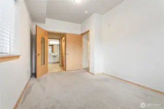 Another full bath and enauite with walk in closet