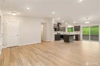 Open, bright and versatile floor plan!