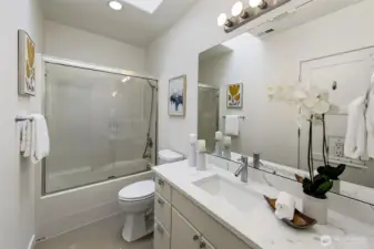 Hallway full bath at upper level