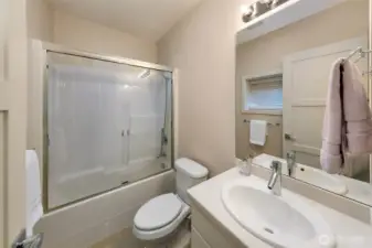 Full bathroom for lower guest bedroom