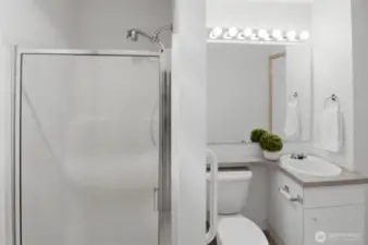 hall bath from 2nd bedroom