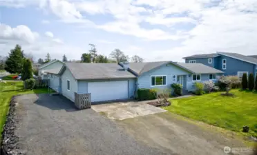 Well maintained home located by the Ilwaco Airport in Vandalia. A quiet little bedroom community outside Ilwaco. This 3-bedroom 2-bath home has an attached apartment or ADU with 2- Bedrooms and a Full Bath. Perfect for renting or communal living.