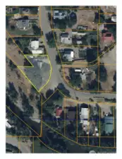 At the southwest end, this property extends to city land that touches the banks of the Twisp River. This is a county aerial.