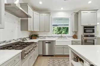 Stainless steel 6-burner gas cooktop w/ commercial style vent hood-built in oven/microwave.