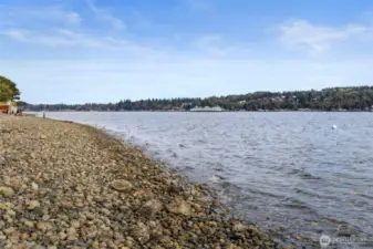 40 feet of waterfront and Tidelands