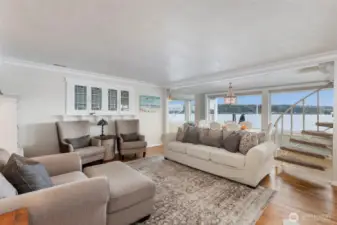 Spacious living room