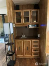 Dining room, wet bar.