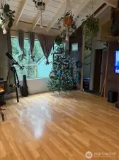 Vaulted ceilings and large windows.