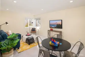 Large 4th bedroom or bonus room