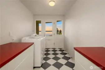 Laundry rooom with a view?! Yes please!